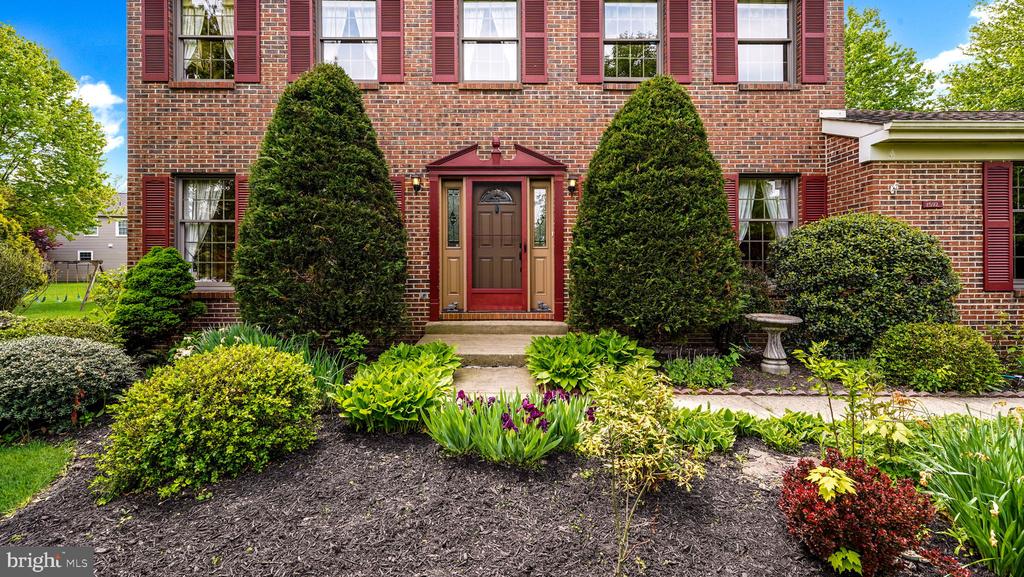 1592 BROOK LANE