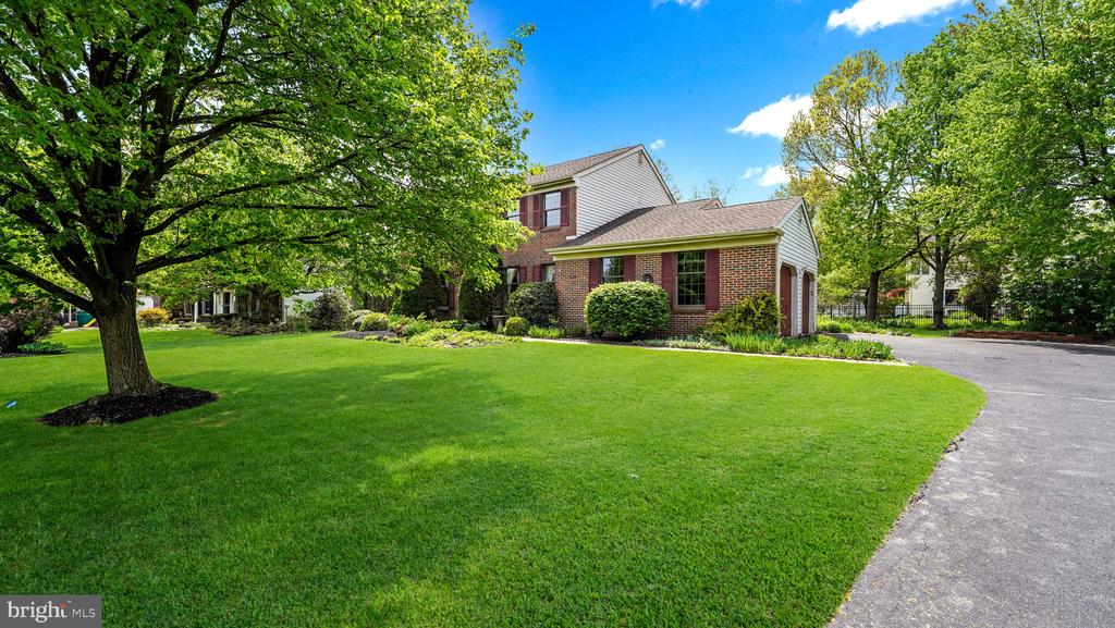 1592 BROOK LANE