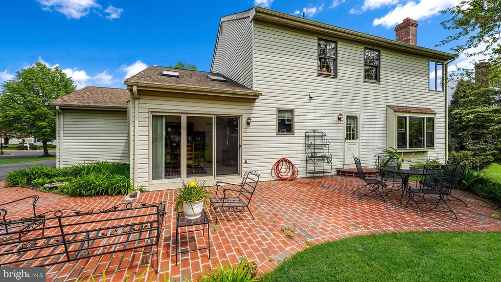 1592 BROOK LANE