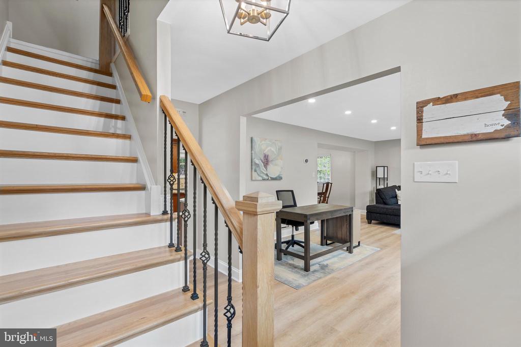 81 KINGSCLERE DRIVE
