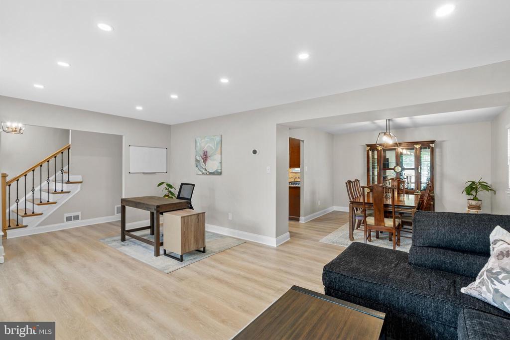81 KINGSCLERE DRIVE