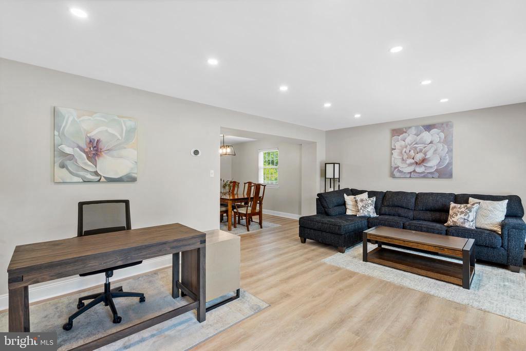 81 KINGSCLERE DRIVE