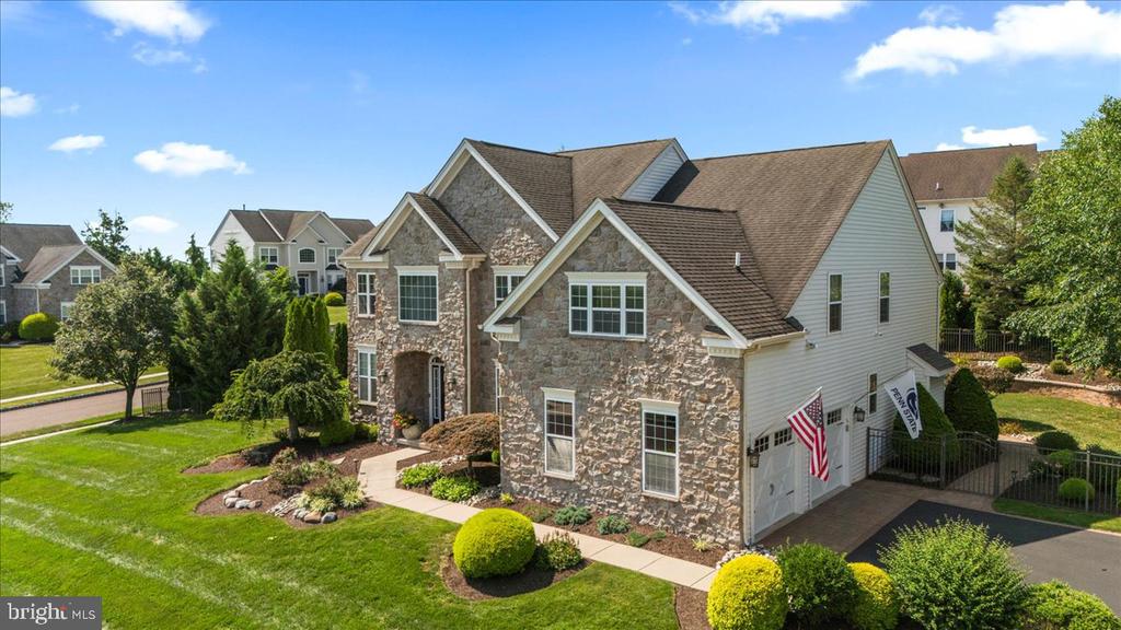 107 COACHLIGHT CIRCLE