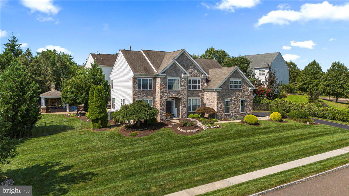 107 COACHLIGHT CIRCLE