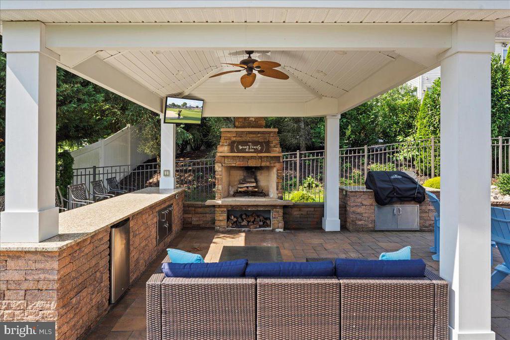 107 COACHLIGHT CIRCLE