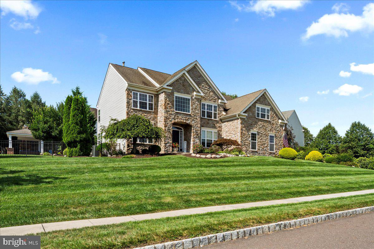 107 COACHLIGHT CIRCLE