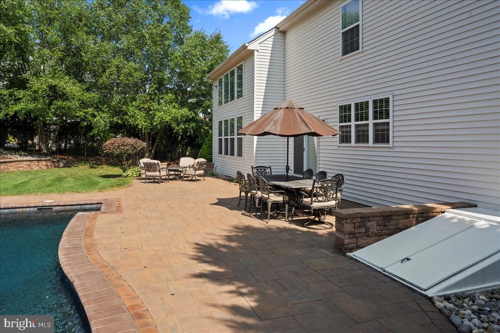 107 COACHLIGHT CIRCLE