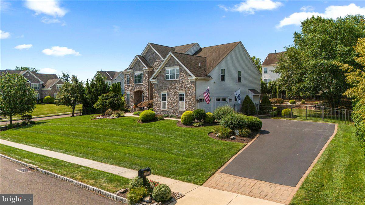 107 COACHLIGHT CIRCLE