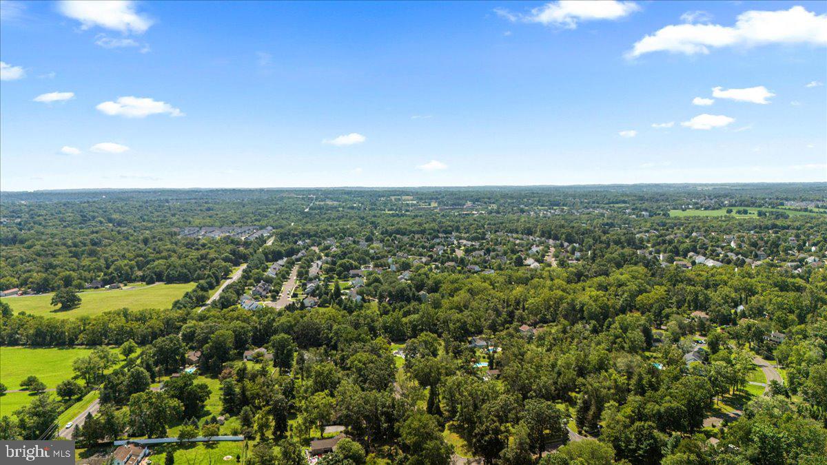 107 COACHLIGHT CIRCLE