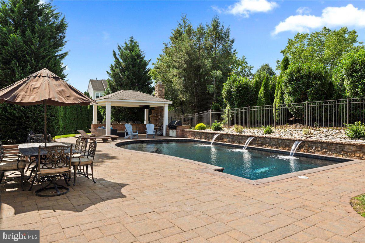 107 COACHLIGHT CIRCLE