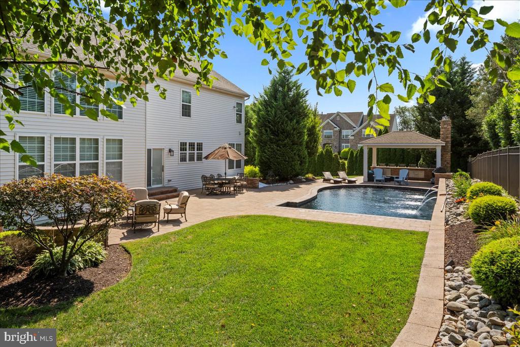107 COACHLIGHT CIRCLE
