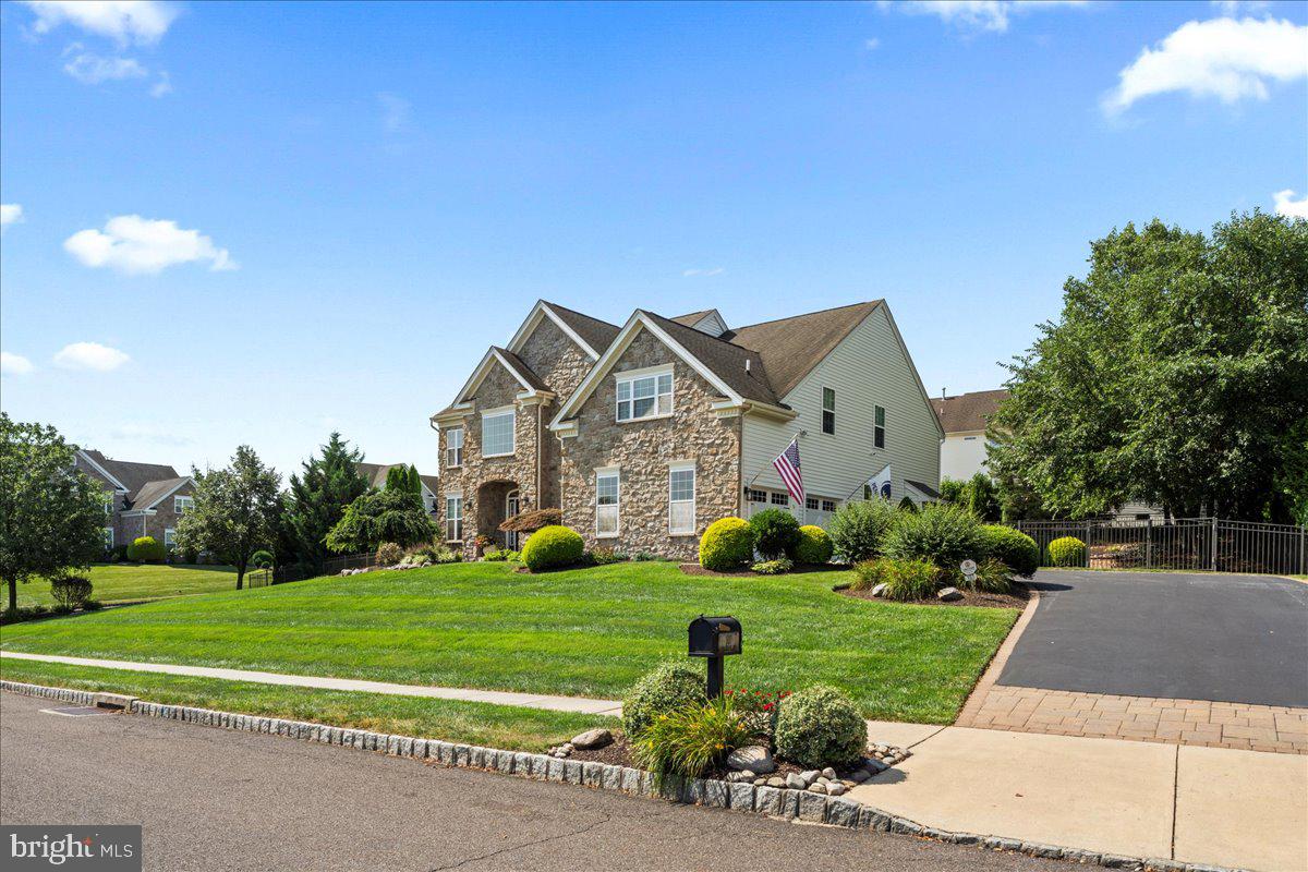 107 COACHLIGHT CIRCLE