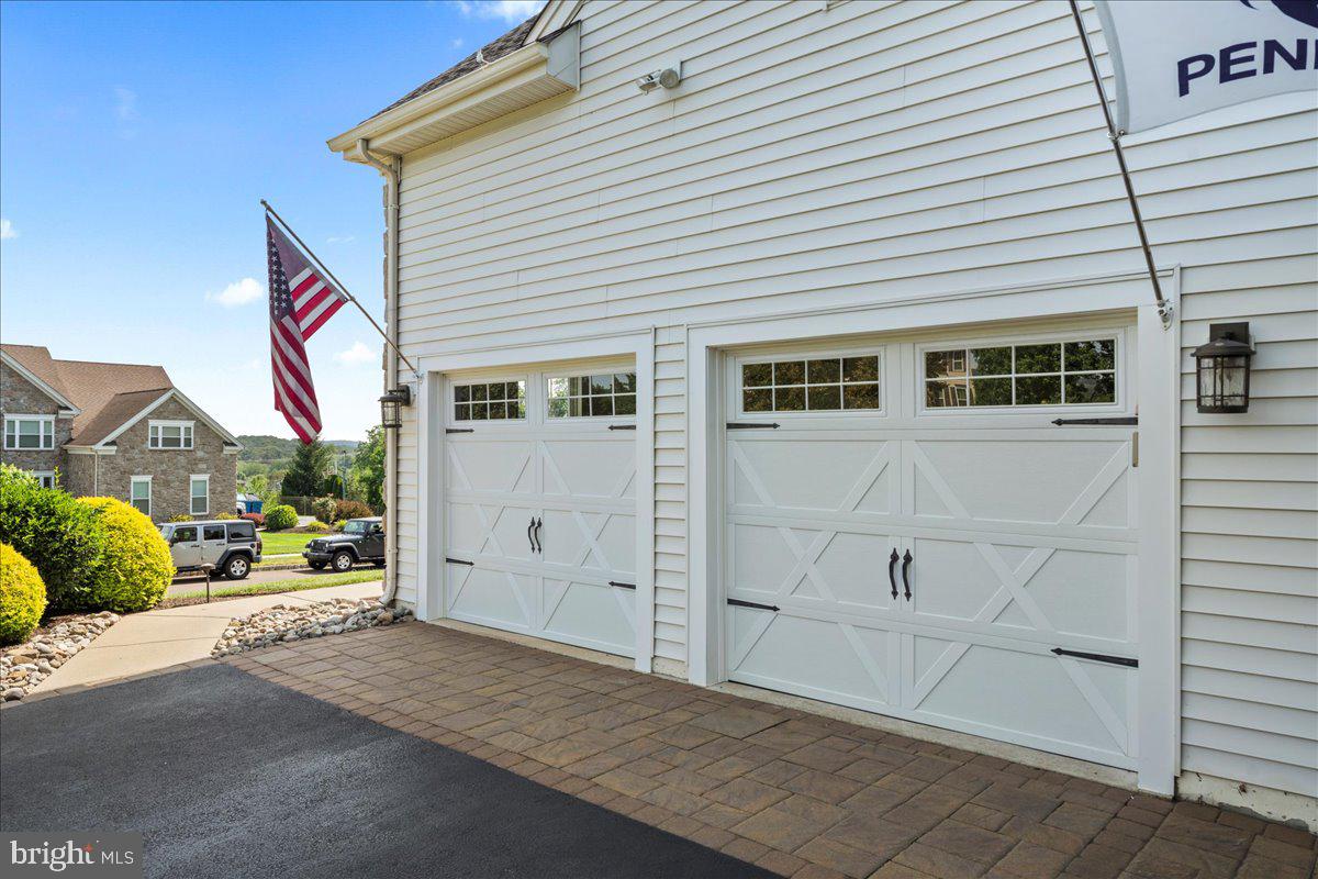 107 COACHLIGHT CIRCLE