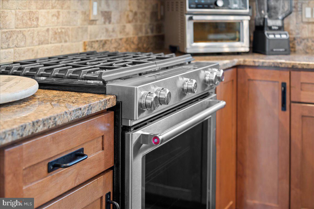 107 COACHLIGHT CIRCLE