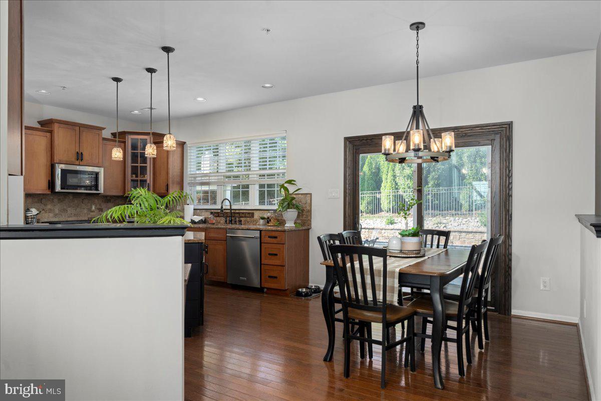 107 COACHLIGHT CIRCLE