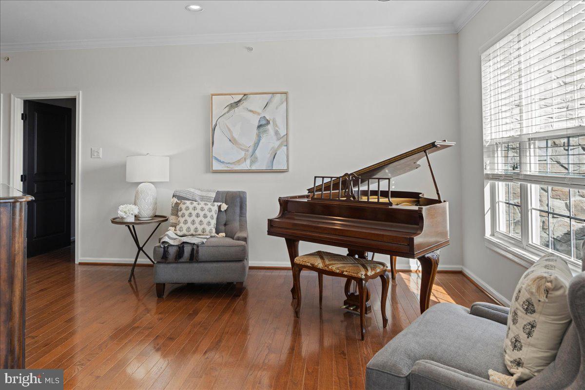 107 COACHLIGHT CIRCLE