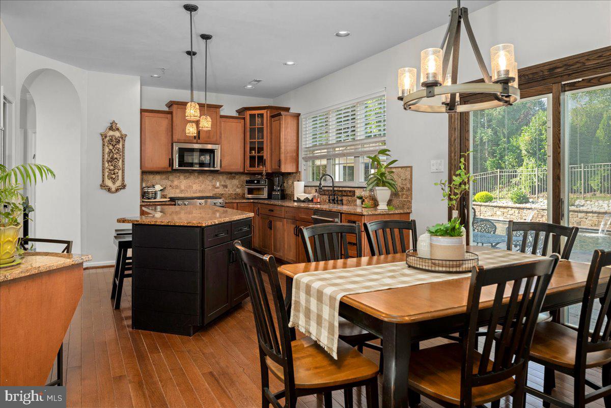 107 COACHLIGHT CIRCLE