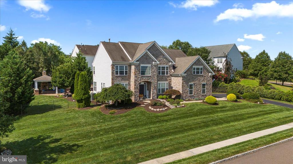 107 COACHLIGHT CIRCLE