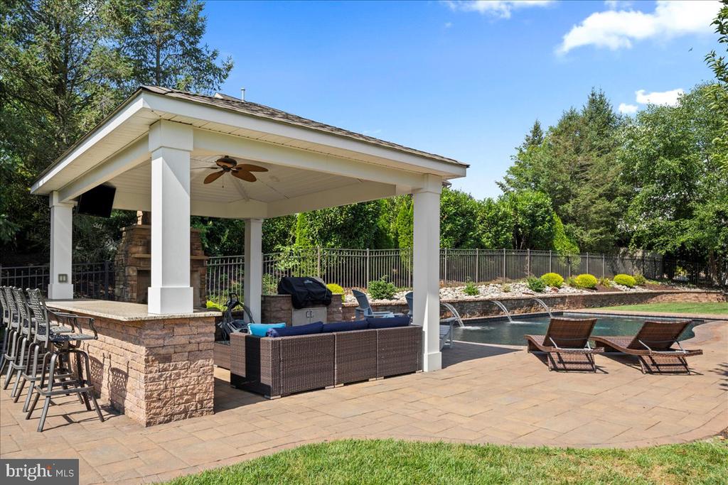 107 COACHLIGHT CIRCLE