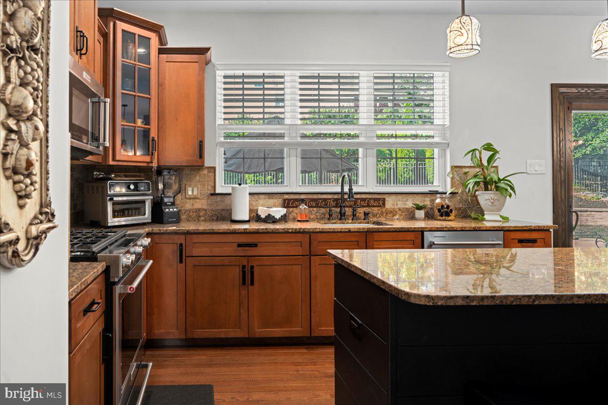 107 COACHLIGHT CIRCLE