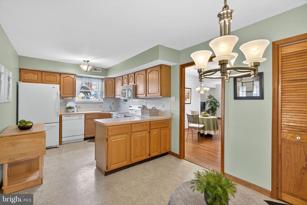 1398 ARUNDEL WAY
