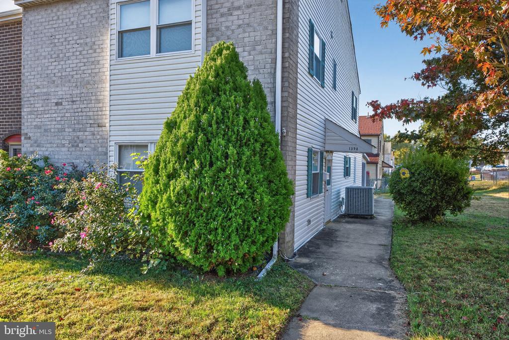 1398 ARUNDEL WAY