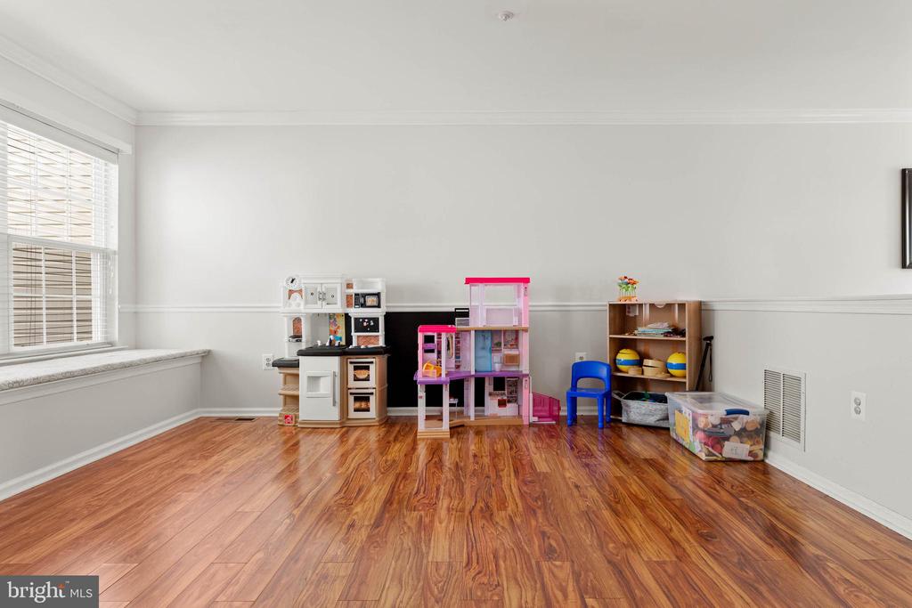 807 SHERRICK COURT