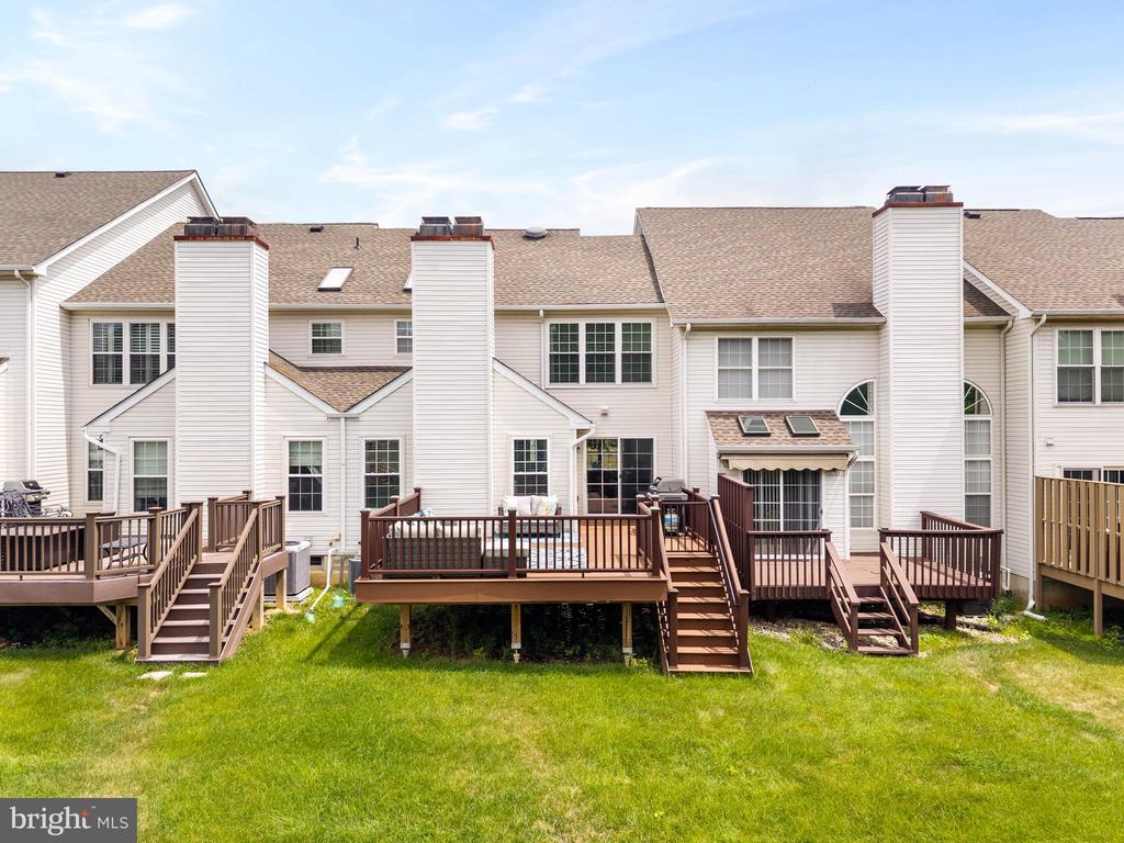 807 SHERRICK COURT
