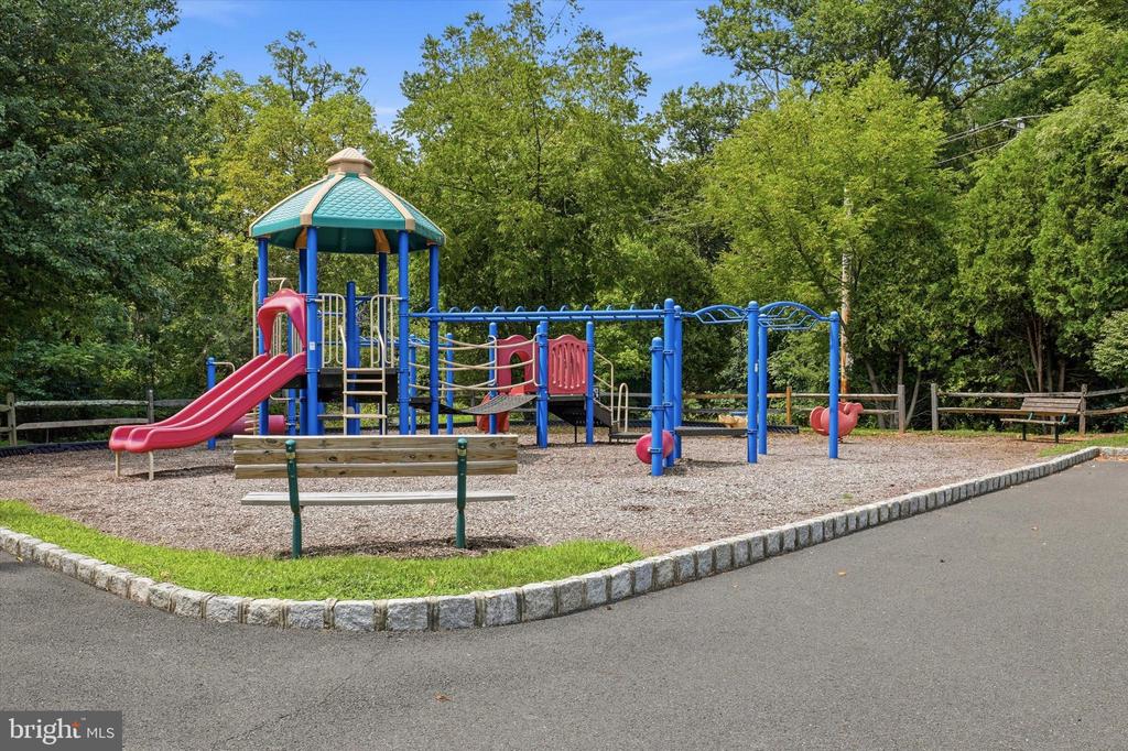 2009 CREEKSIDE COURT Unit: 28
