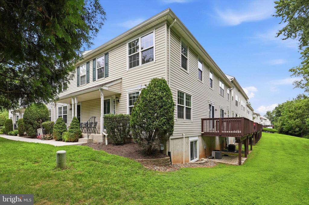 2009 CREEKSIDE COURT Unit: 28