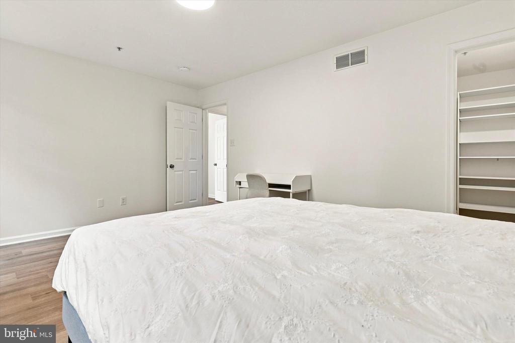 2009 CREEKSIDE COURT Unit: 28