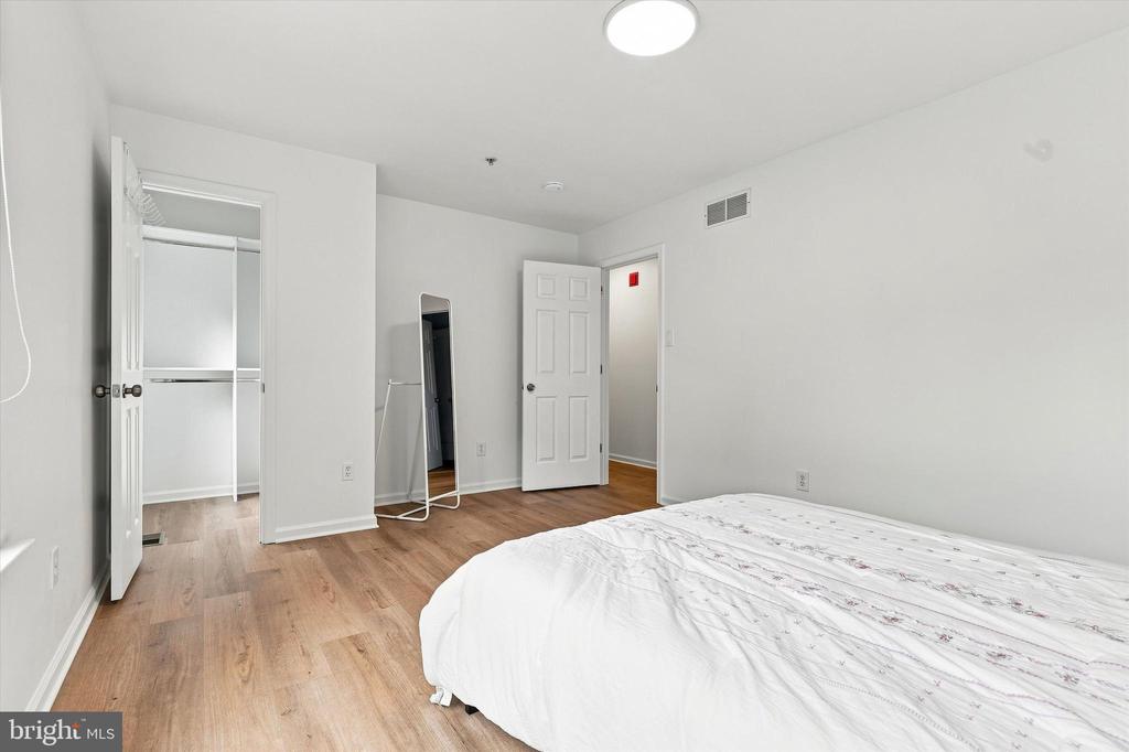 2009 CREEKSIDE COURT Unit: 28
