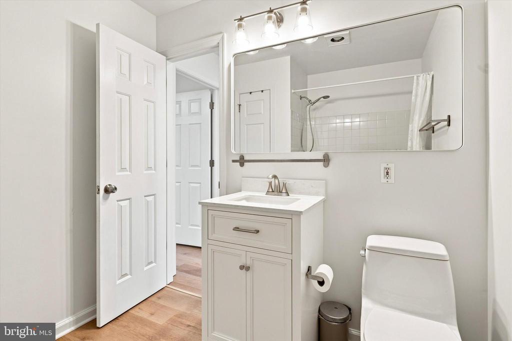 2009 CREEKSIDE COURT Unit: 28