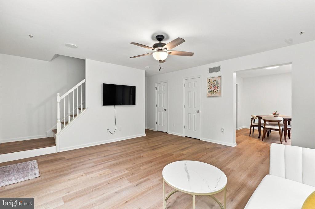 2009 CREEKSIDE COURT Unit: 28