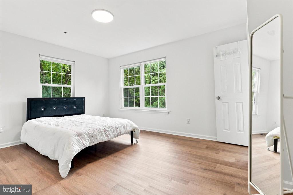 2009 CREEKSIDE COURT Unit: 28