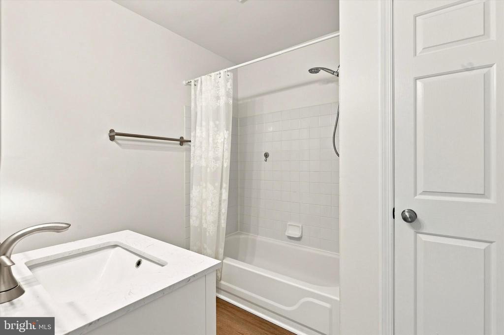 2009 CREEKSIDE COURT Unit: 28