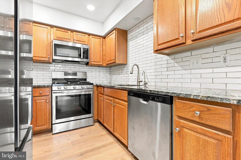 2009 CREEKSIDE COURT Unit: 28