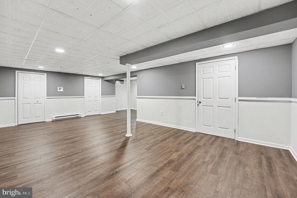 1426 ANGELA COURT