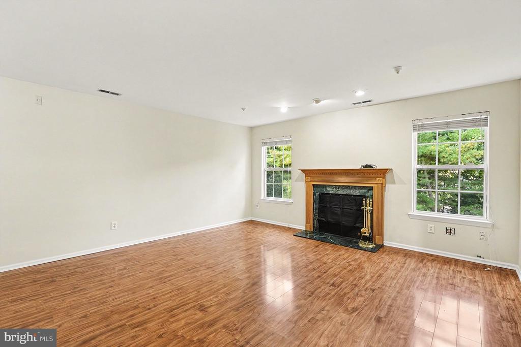 1426 ANGELA COURT