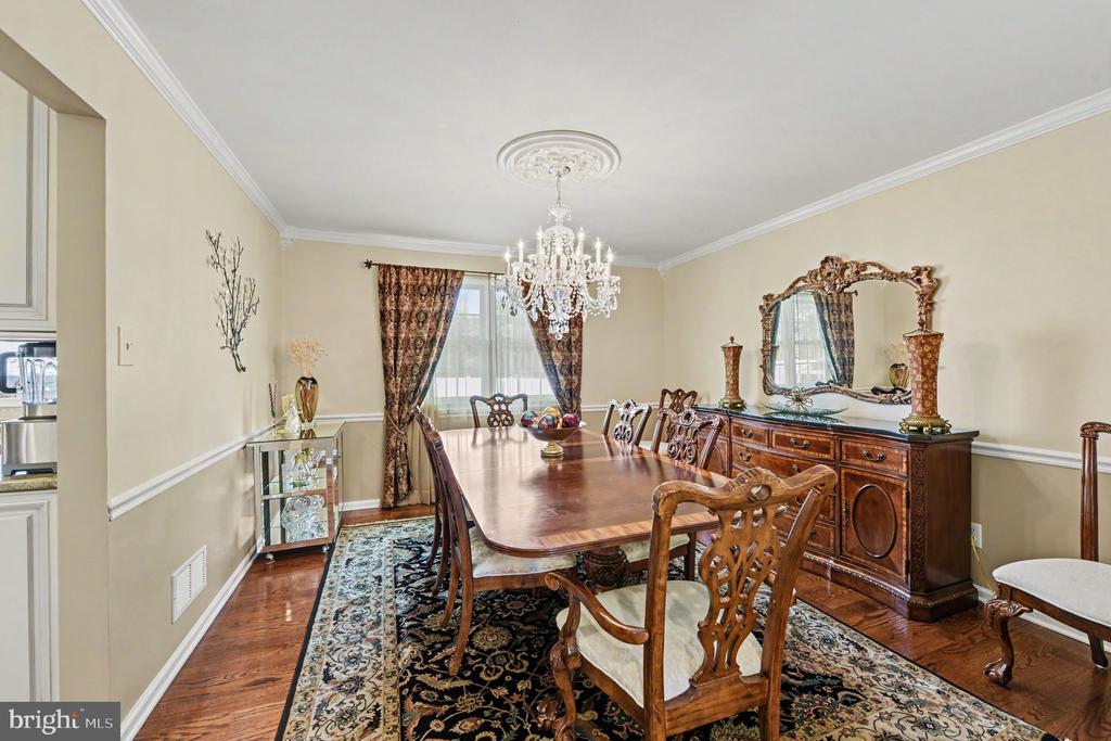 2010 BUCKINGHAM DRIVE