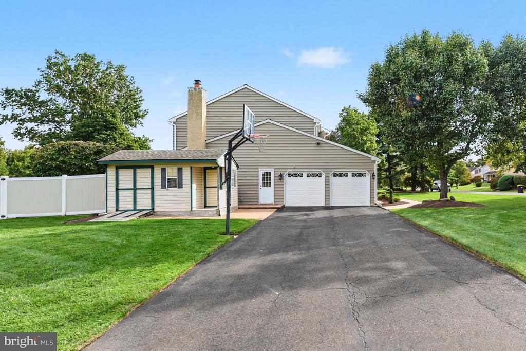 2010 BUCKINGHAM DRIVE