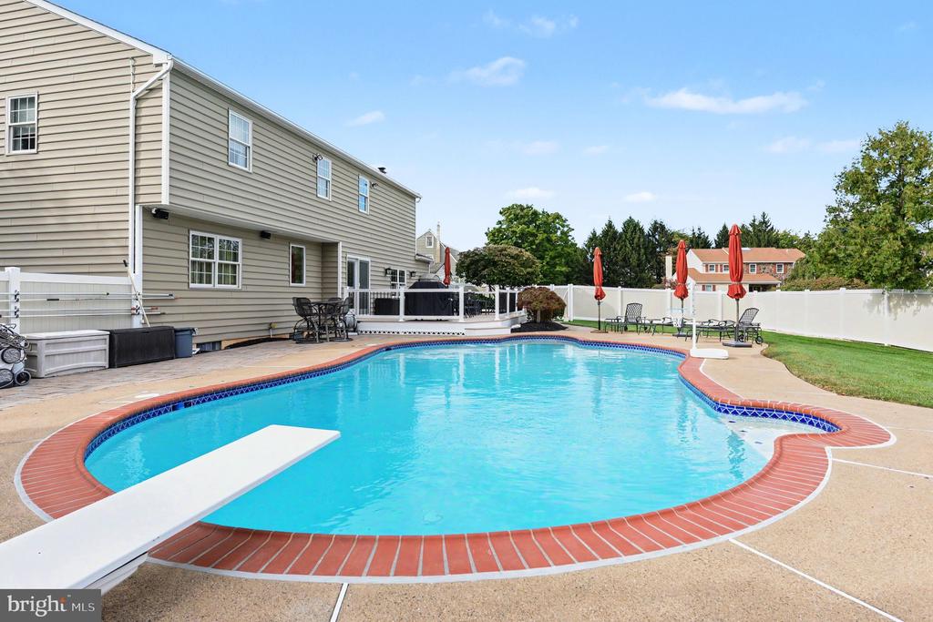2010 BUCKINGHAM DRIVE