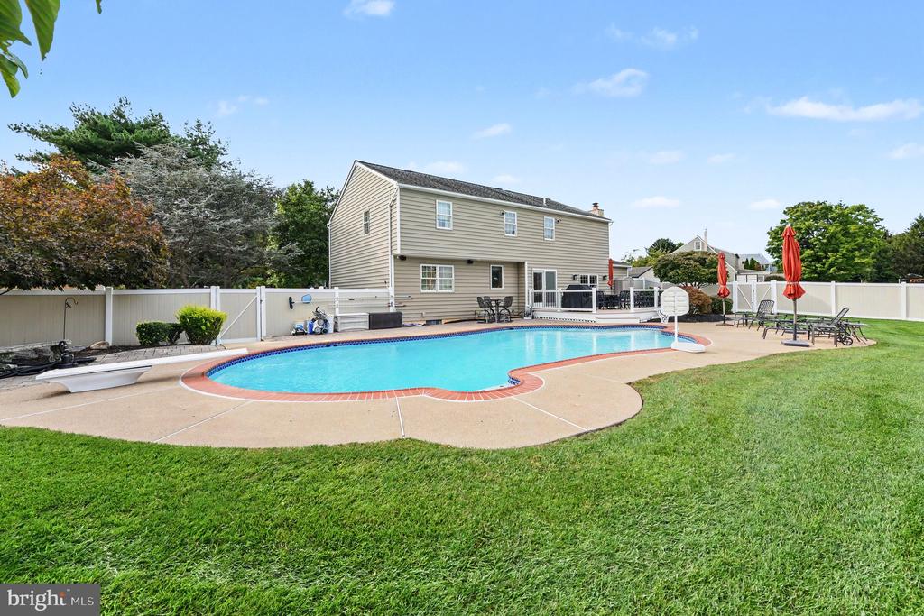 2010 BUCKINGHAM DRIVE