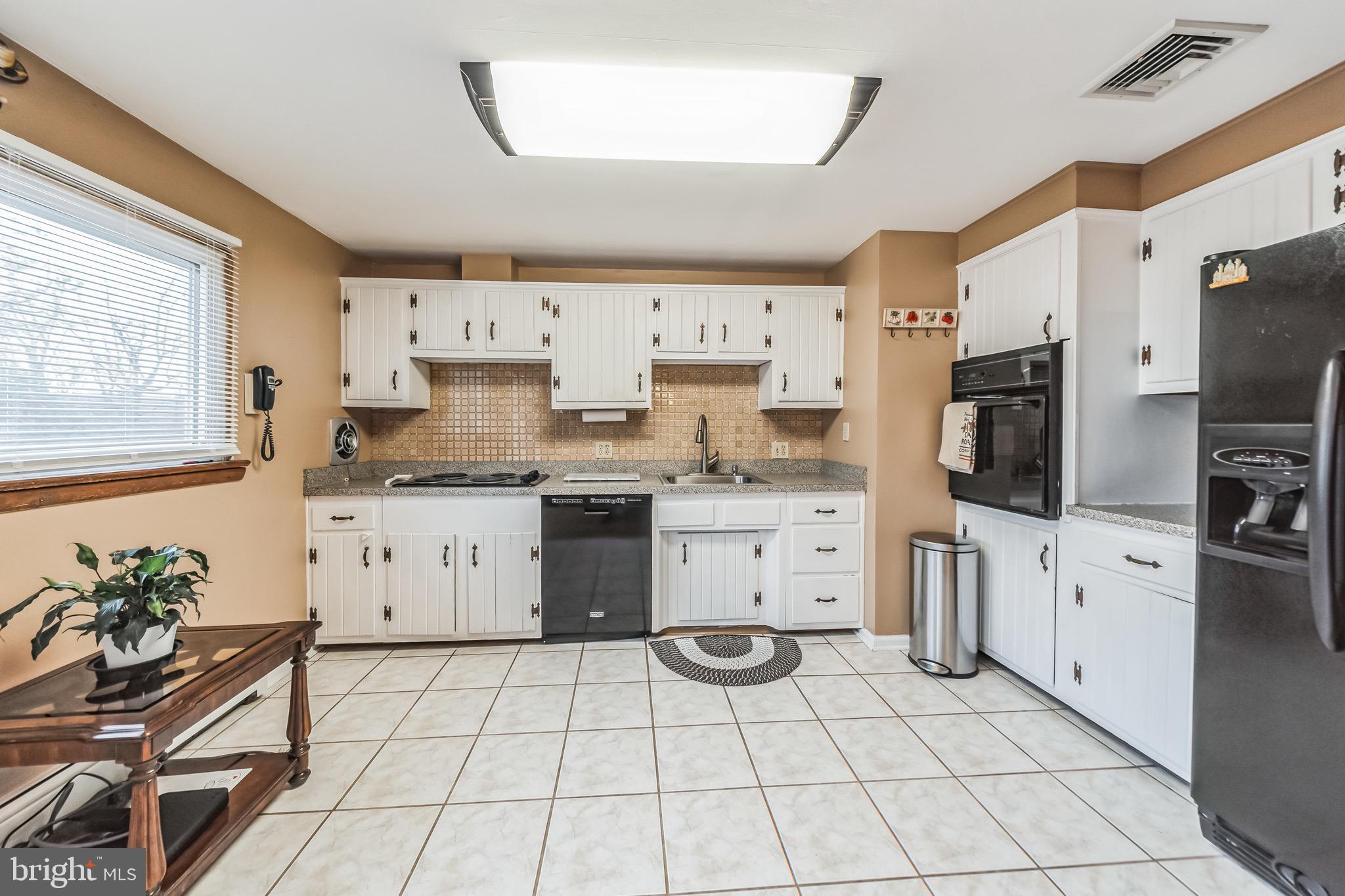 1319 VERONICA LANE