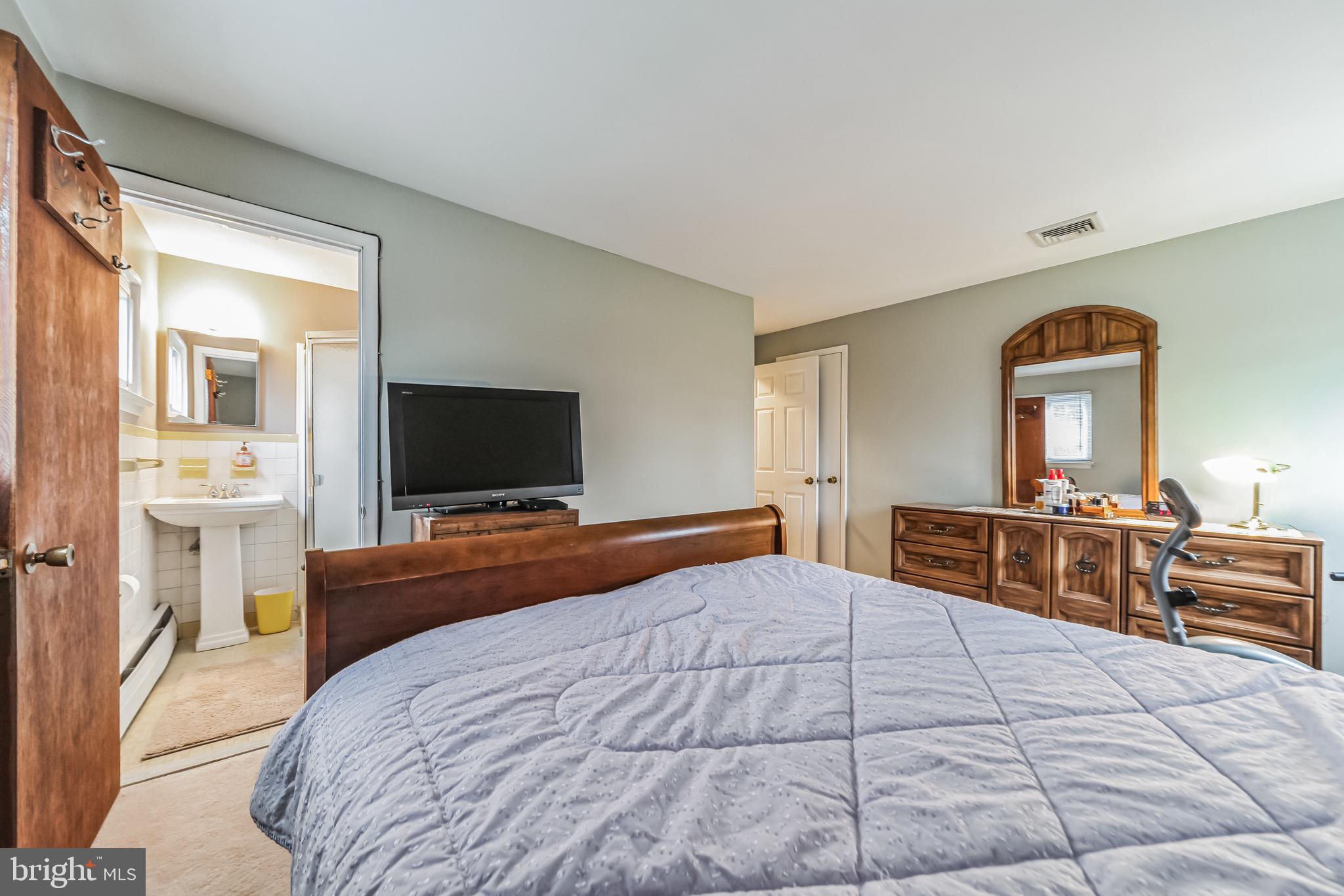 1319 VERONICA LANE