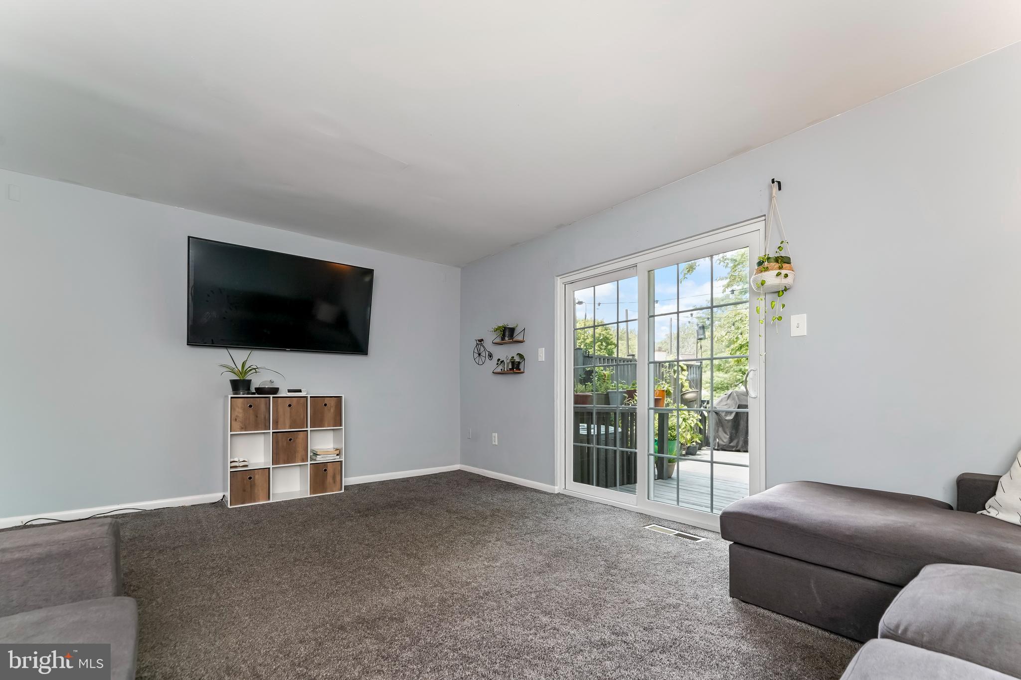 571 W MARSHALL STREET