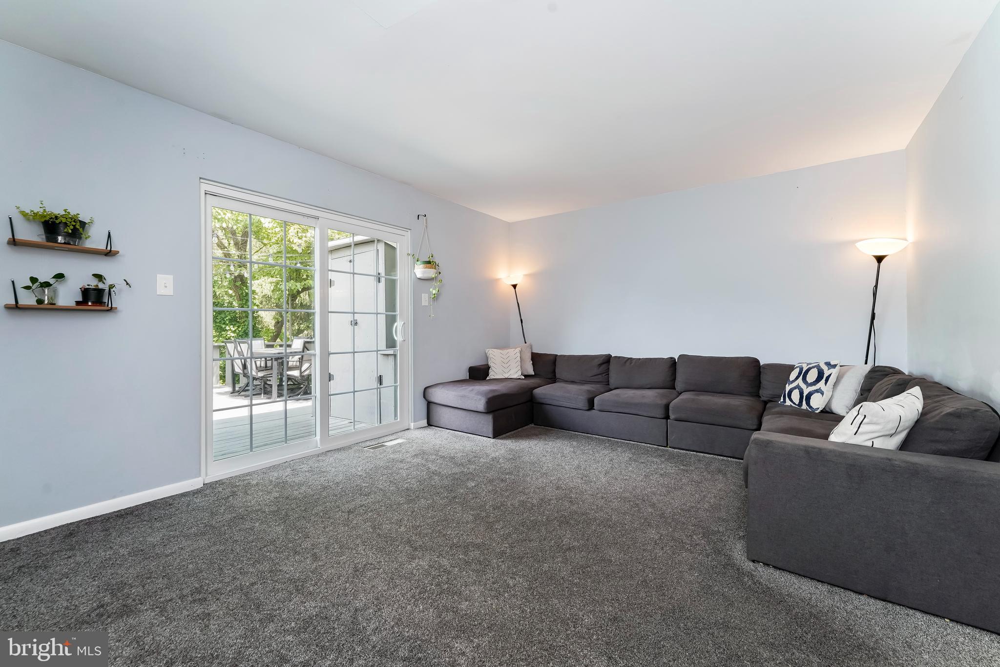 571 W MARSHALL STREET