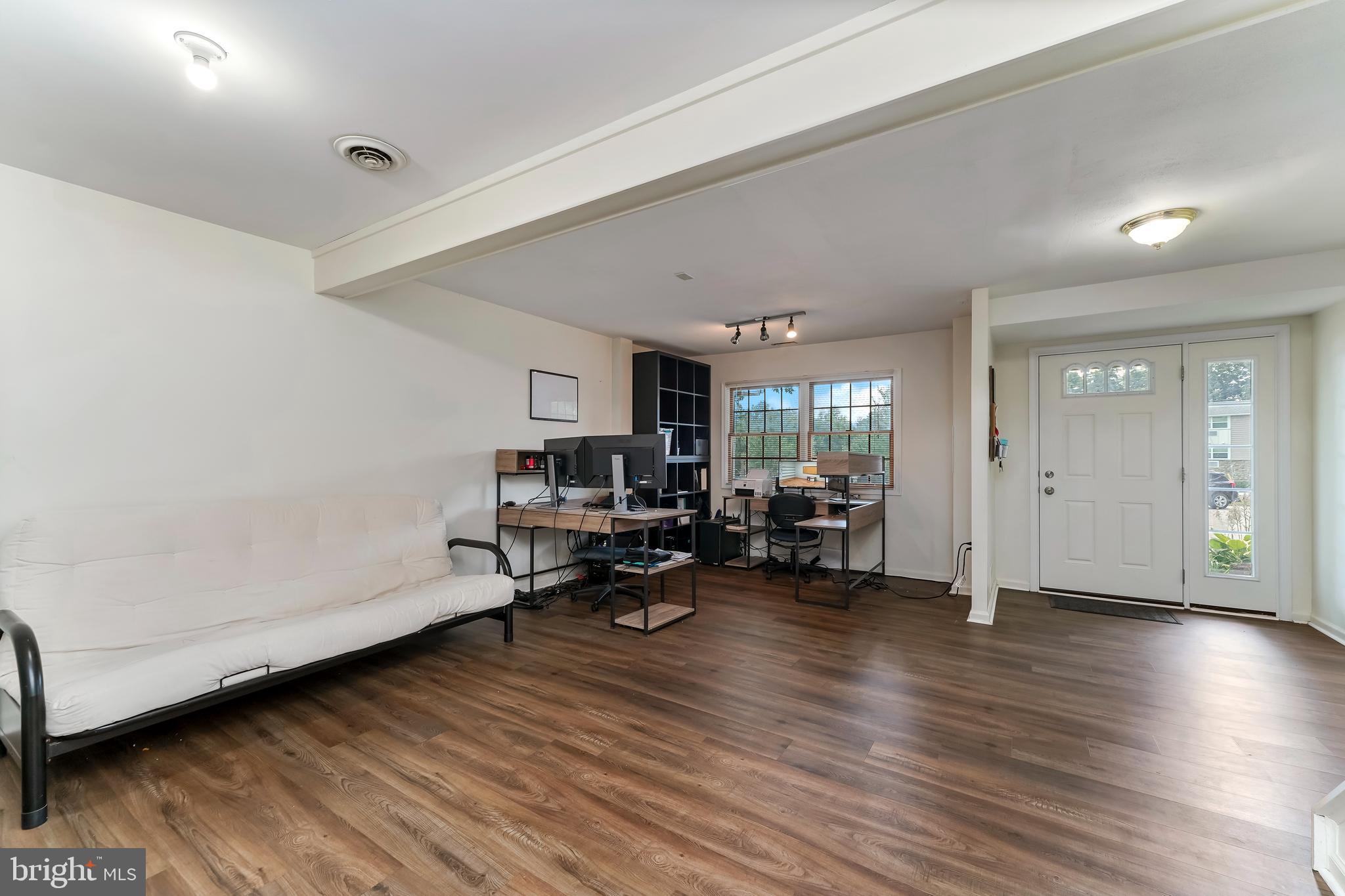 571 W MARSHALL STREET