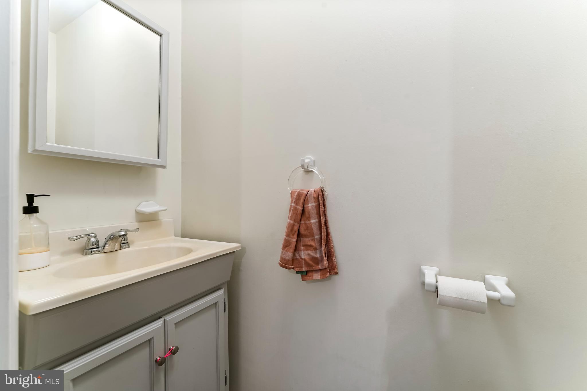 571 W MARSHALL STREET