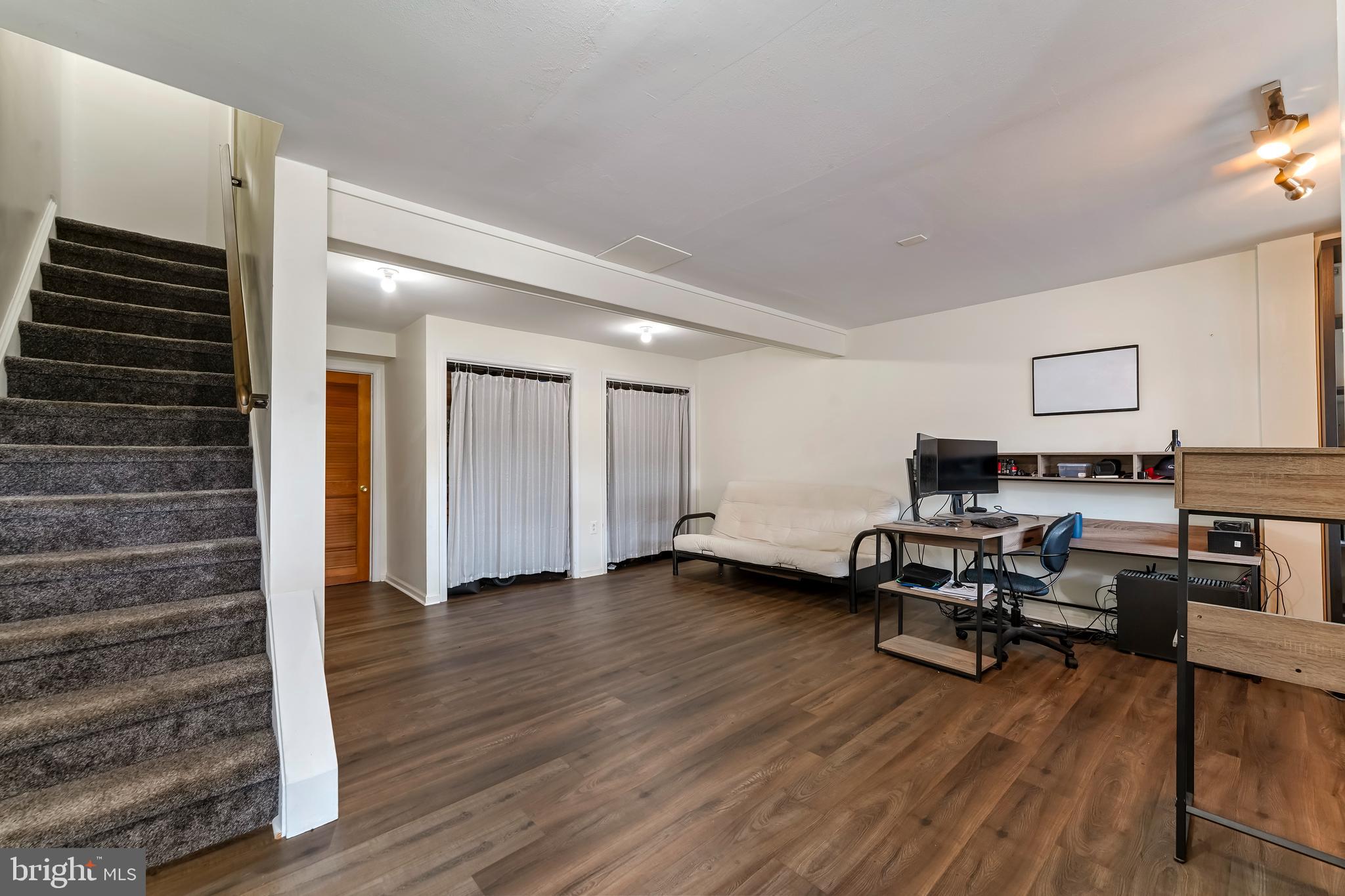 571 W MARSHALL STREET